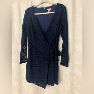Lilly Pulitzer navy blue mini skort dress. Zipper in back.